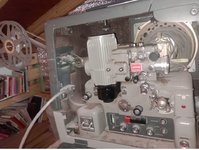 Proyector de cine de 16 milimetros.